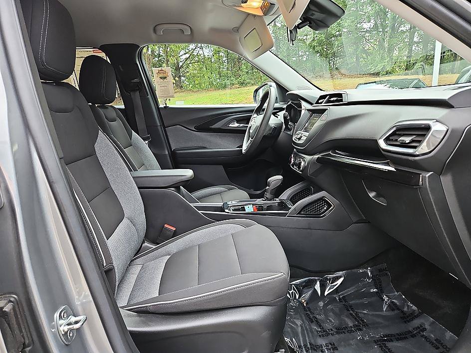 Used 2023 Chevrolet TrailBlazer LT FWD image 13