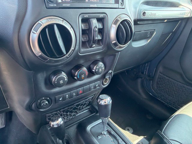 Used 2018 Jeep Wrangler Unlimited Sahara AWD/4WD image 15