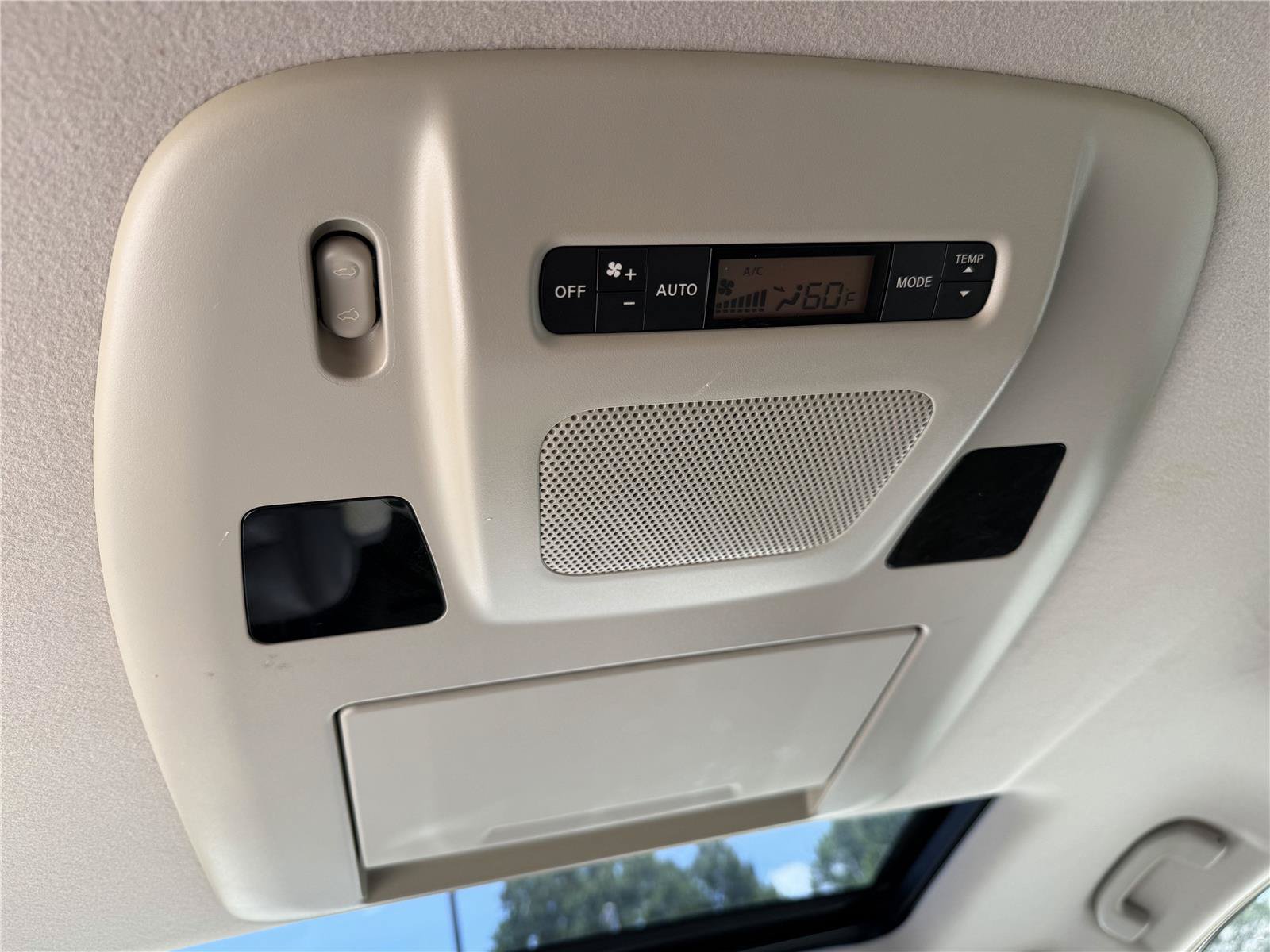Used 2015 Nissan Quest Platinum FWD image 19