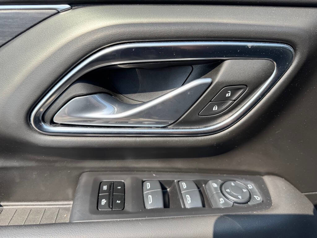 Used 2024 GMC Yukon XL SLT image 12