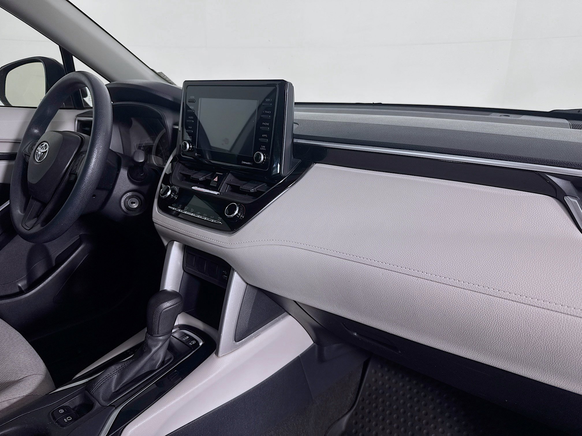 Used 2022 Toyota Corolla Cross L image 28