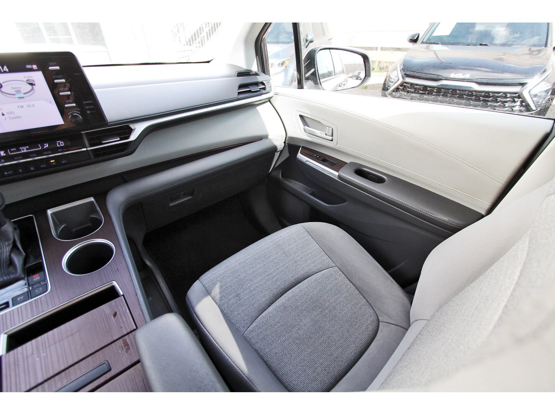Used 2022 Toyota Sienna LE FWD image 14