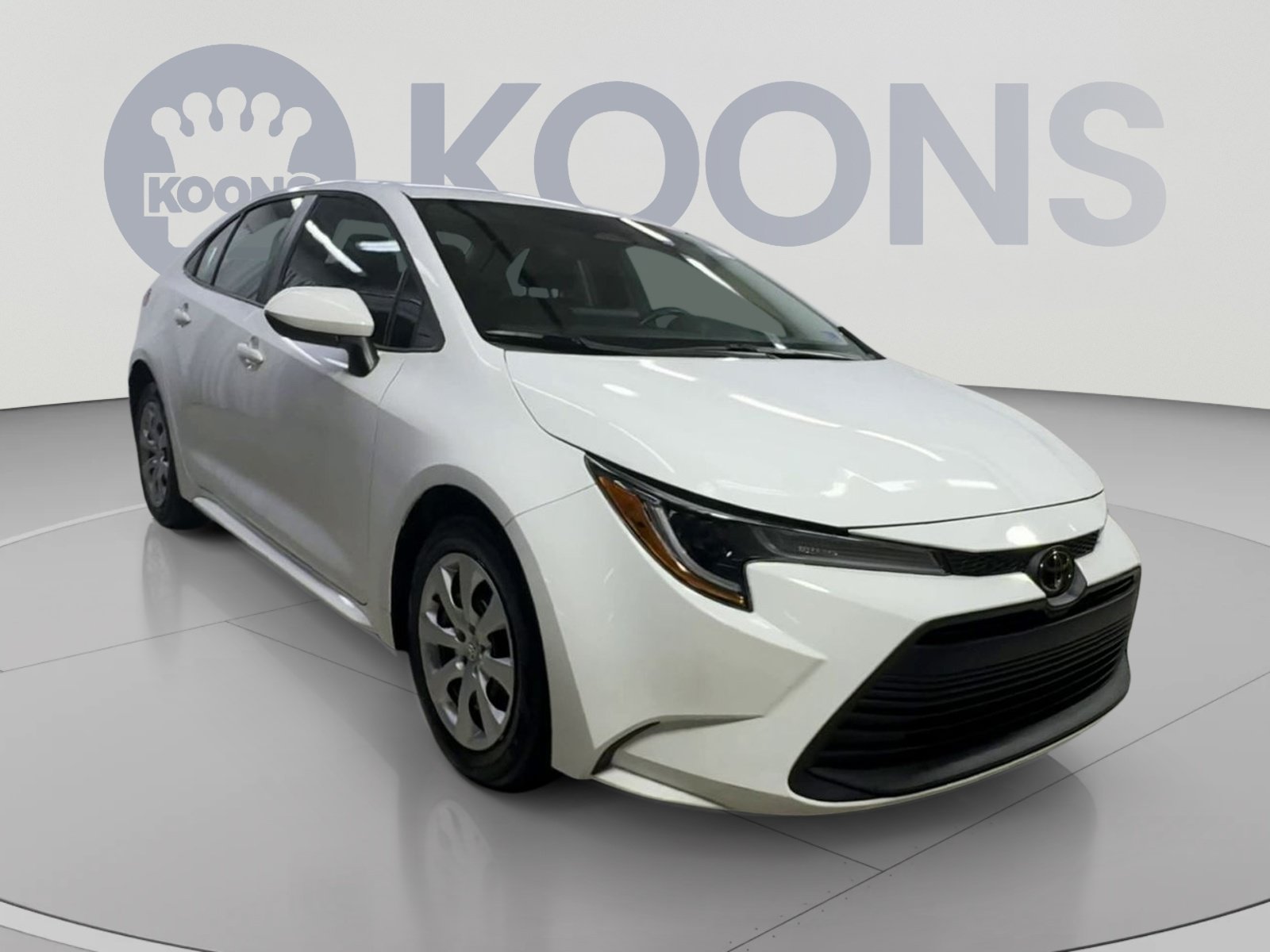 Used 2023 Toyota Corolla LE FWD image 2