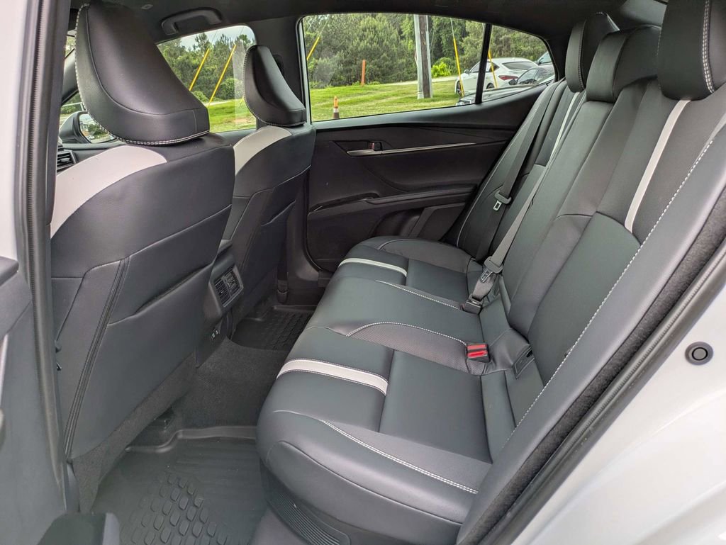 Used 2025 Toyota Camry SE FWD image 15