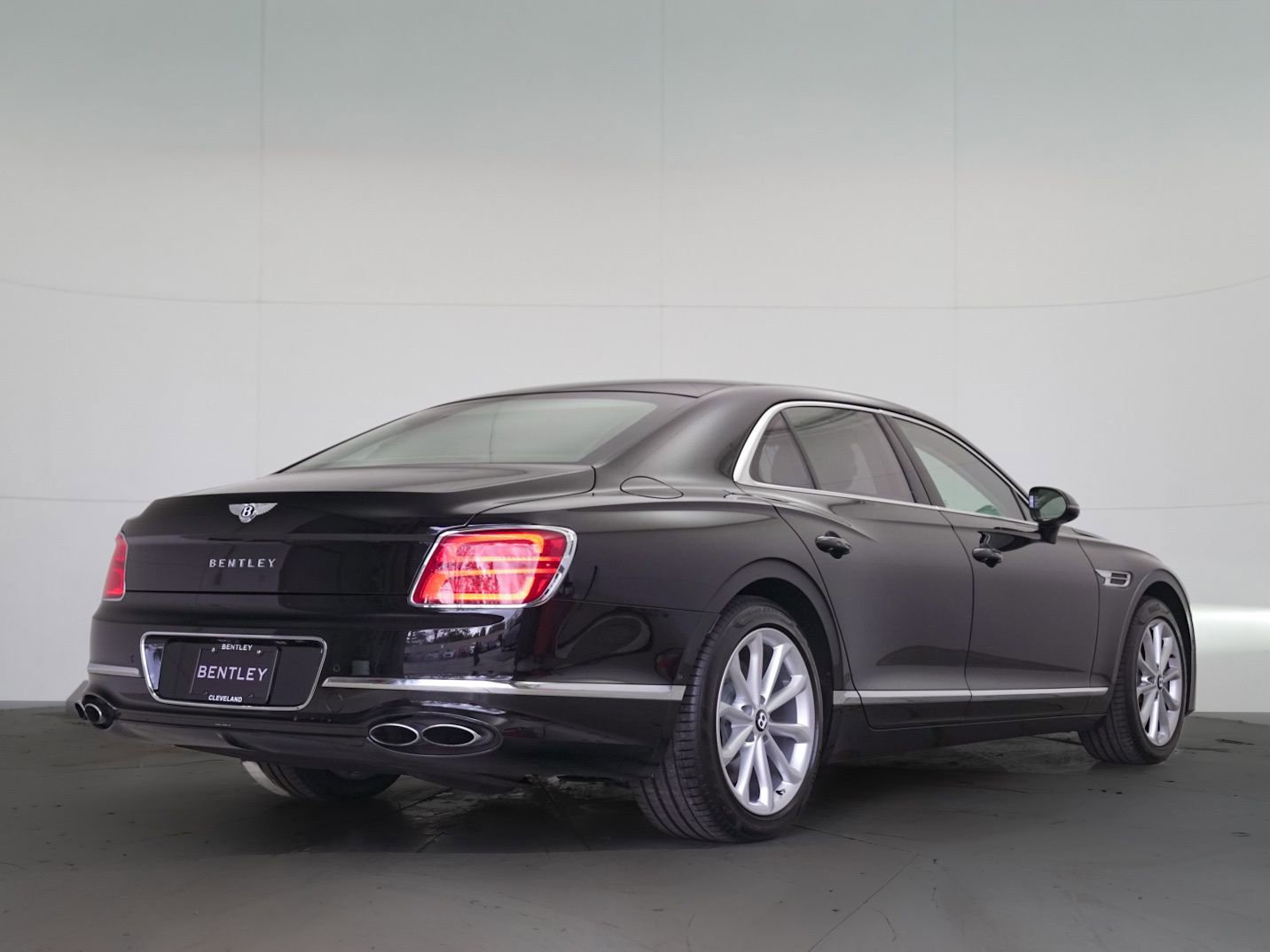 Used 2023 Bentley Flying Spur V8 image 62