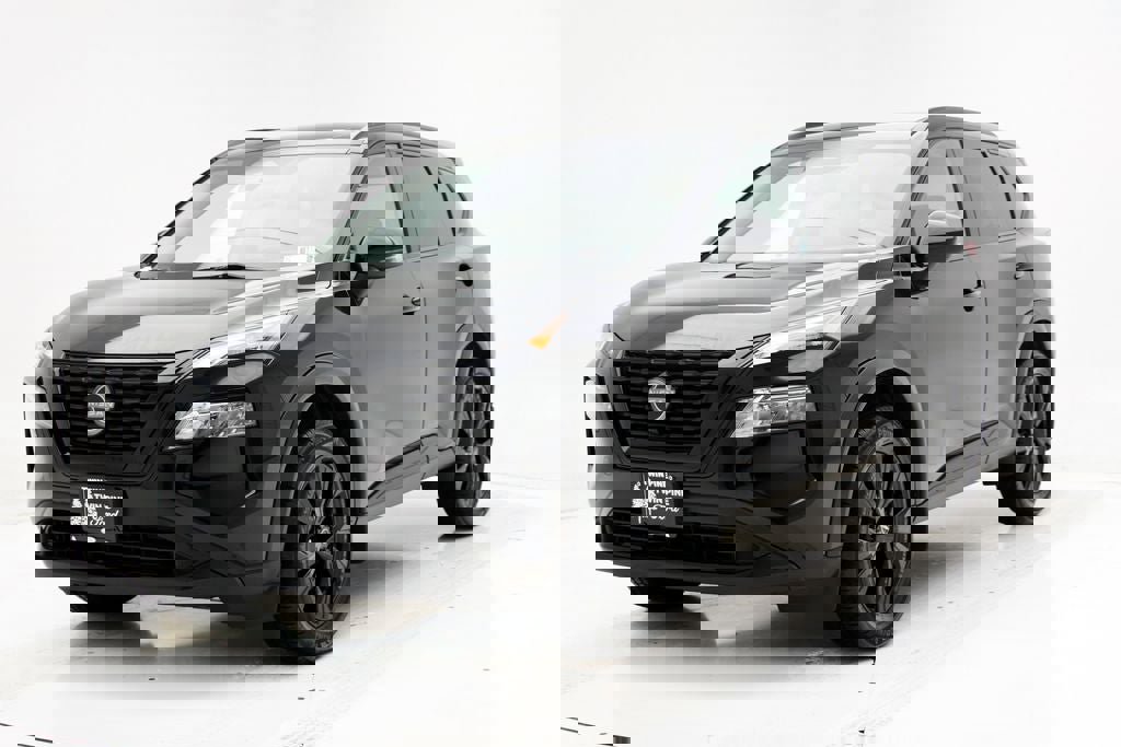 Used 2023 Nissan Rogue SV w/ SV Premium Package image 2