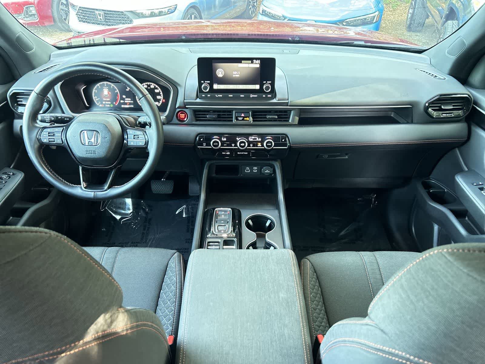 Used 2023 Honda Pilot Sport image 15