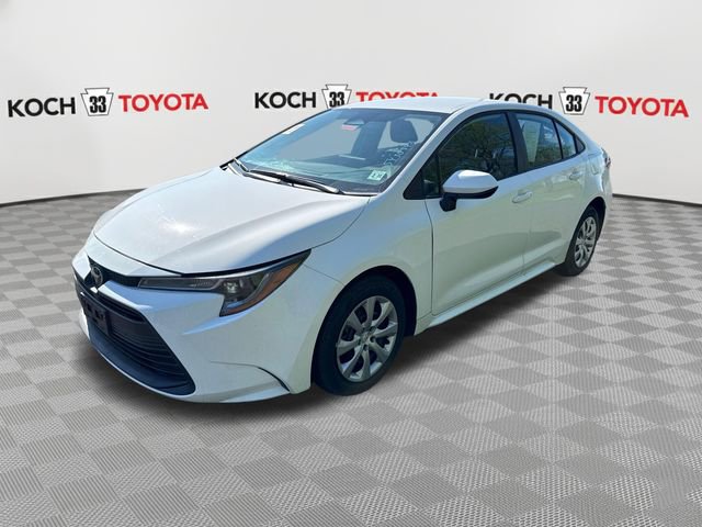 Used 2026 Toyota Corolla LE FWD image 3