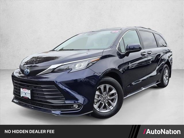 Used 2025 Toyota Sienna XLE AWD/4WD image 1