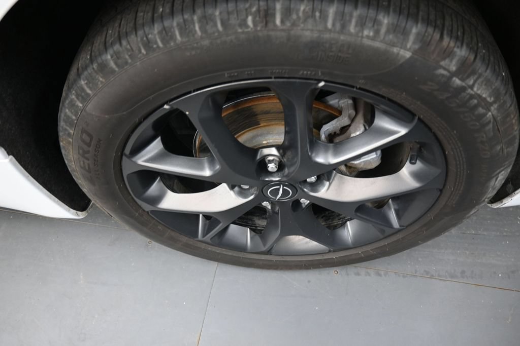 Used 2025 Chrysler Pacifica Limited FWD image 9