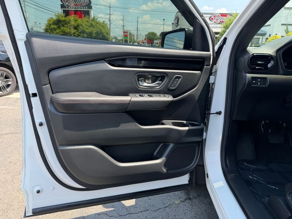 Used 2023 Honda Pilot TrailSport image 9