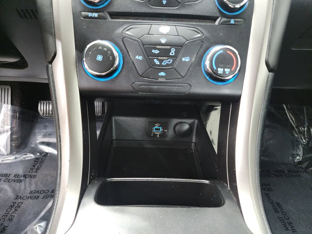 Used 2017 Ford Fusion SE FWD image 19