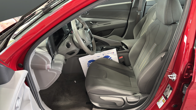 Certified 2025 Hyundai Elantra Sport FWD image 9