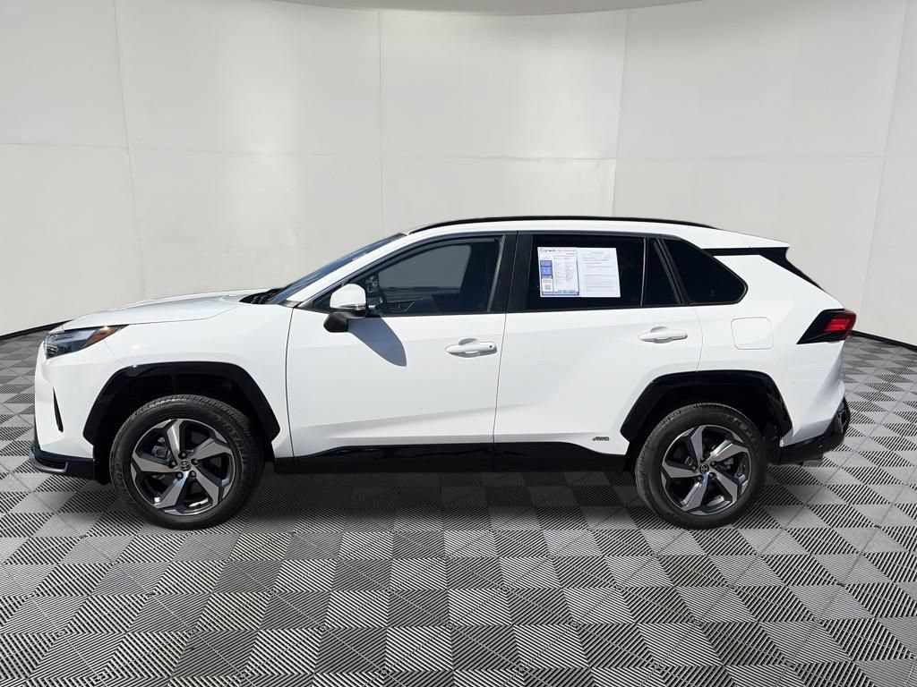 Used 2025 Toyota RAV4 SE AWD/4WD image 5