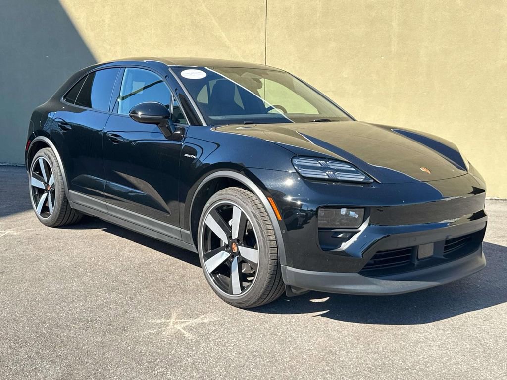 Certified 2025 Porsche Macan Electric image 9