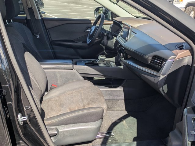 Used 2023 Nissan Rogue SV image 18