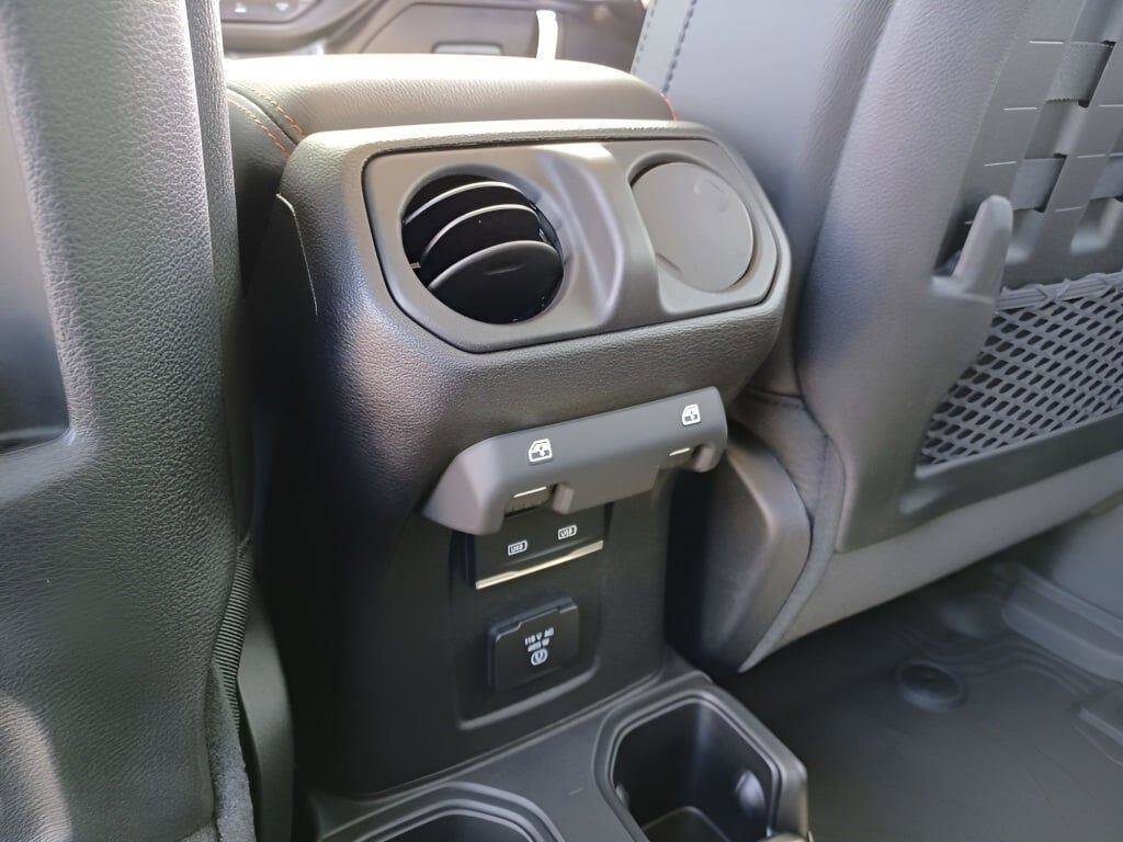 Used 2023 Jeep Gladiator Rubicon w/ LED Lighting Group AWD/4WD image 16
