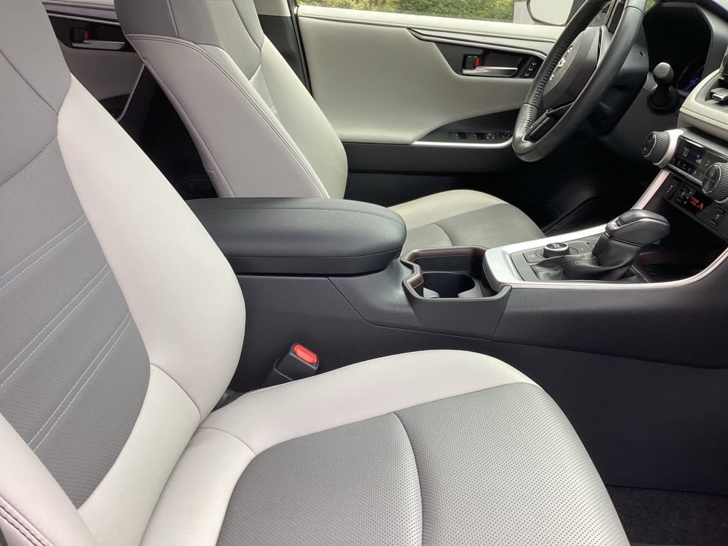 Used 2020 Toyota RAV4 Limited AWD/4WD image 5