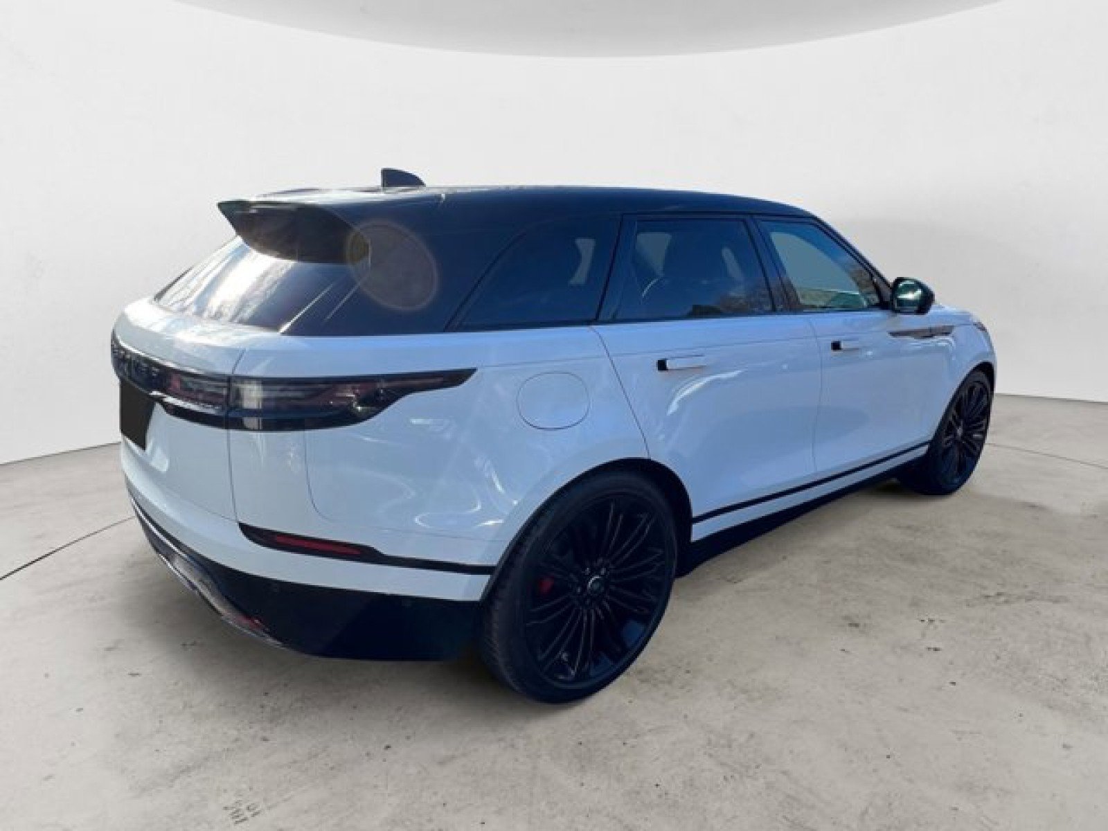 New 2025 Land Rover Range Rover Velar Dynamic SE image 5