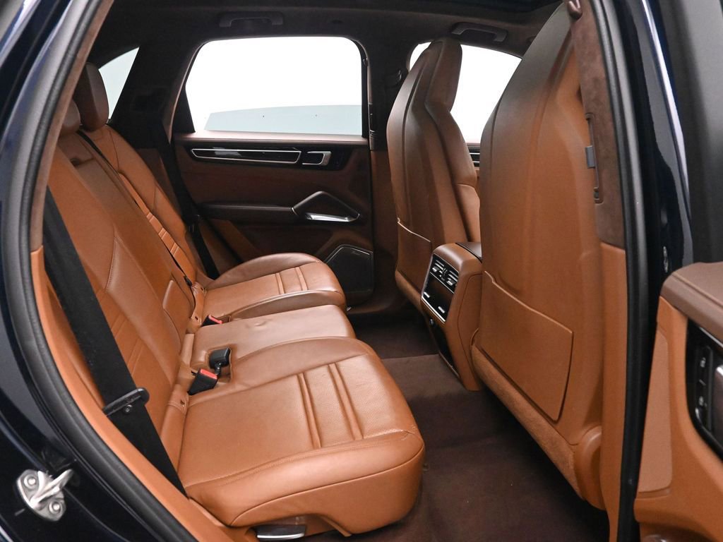Used 2021 Porsche Cayenne Turbo w/ Premium Package Plus image 22