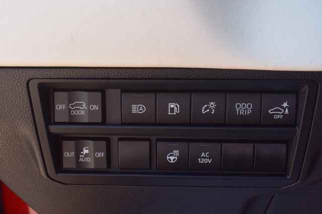 Used 2024 Toyota Sequoia Capstone AWD/4WD image 32