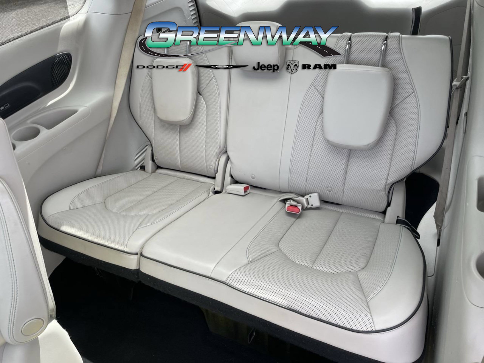 Used 2017 Chrysler Pacifica Platinum FWD image 19