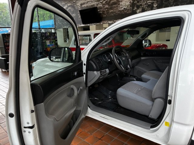 Used 2014 Toyota Tacoma 2WD Regular Cab image 13