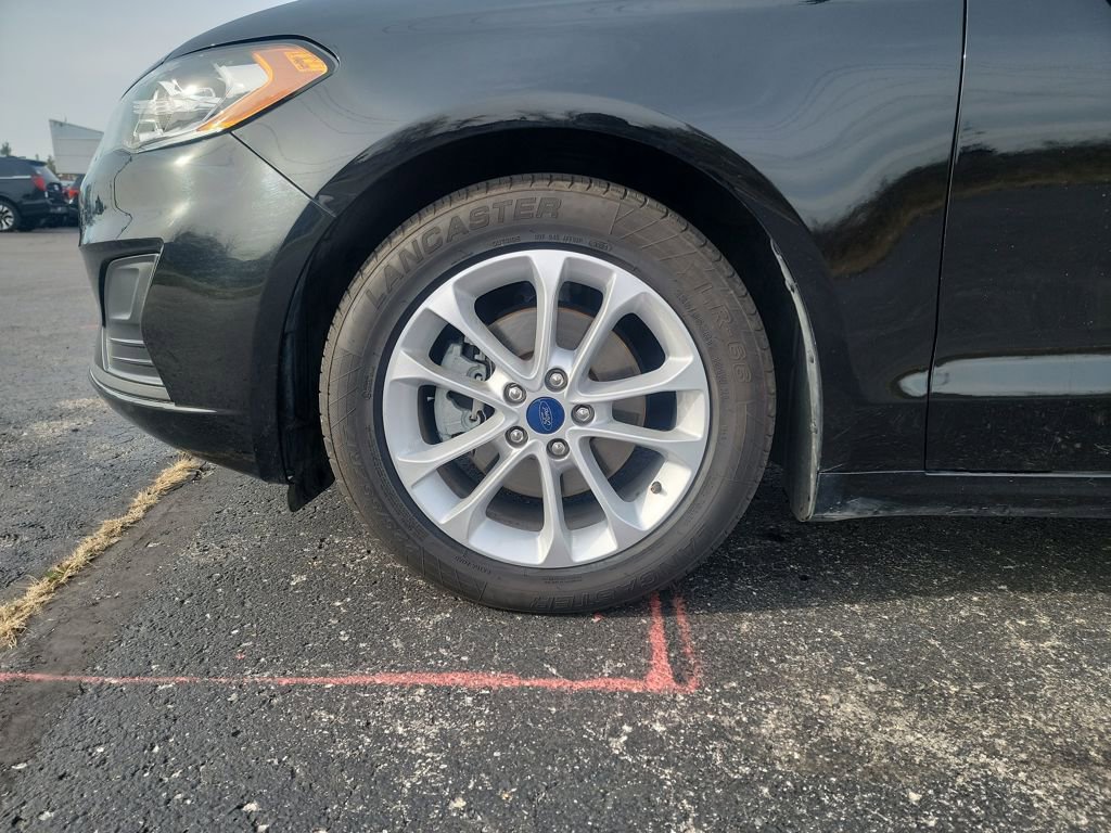 Used 2020 Ford Fusion SE image 25