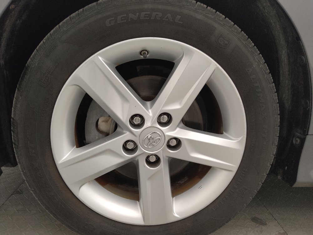 Used 2014 Toyota Camry SE image 31