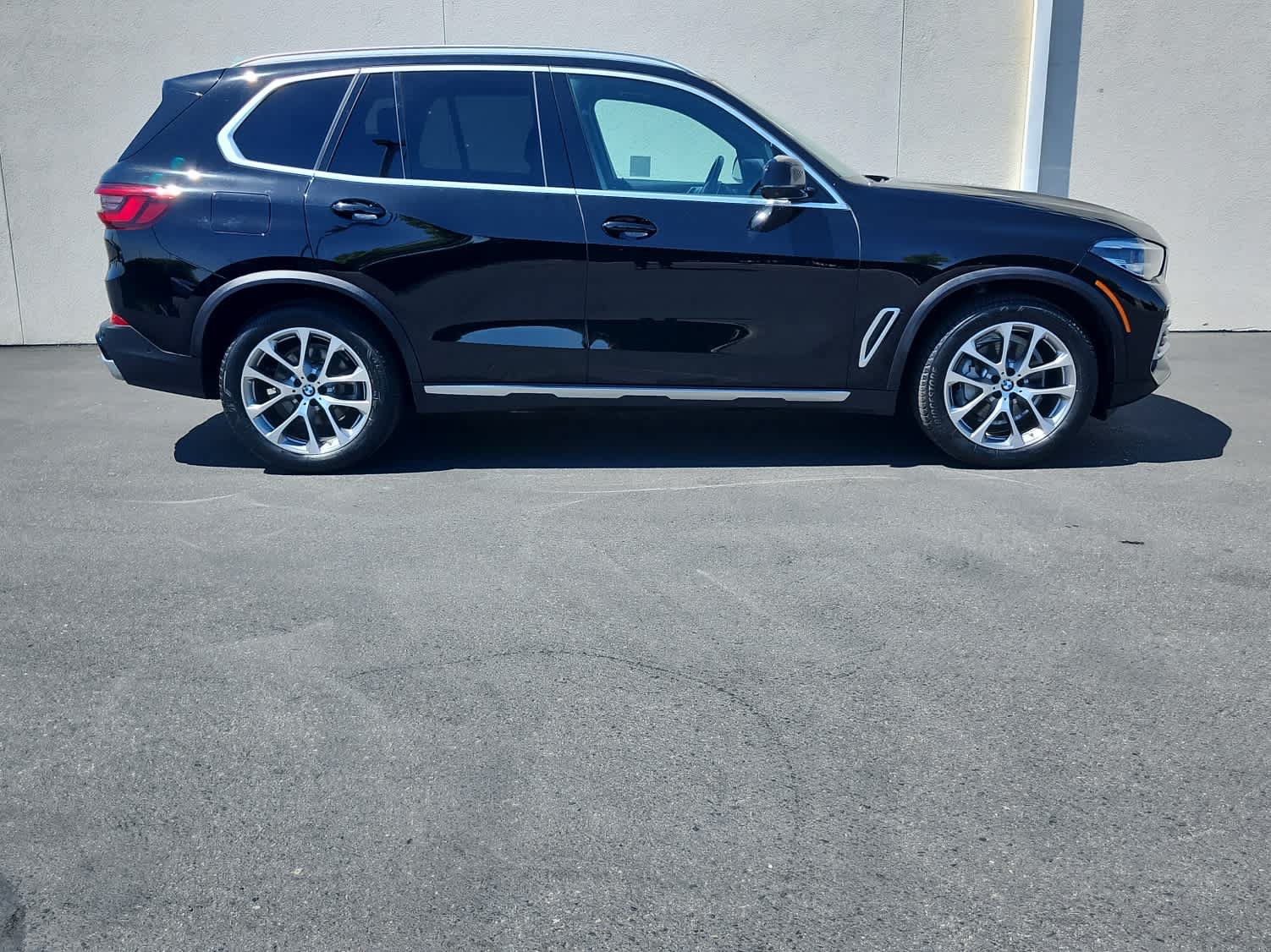 Used 2023 BMW X5 xDrive40i w/ Climate Comfort Package AWD/4WD image 3