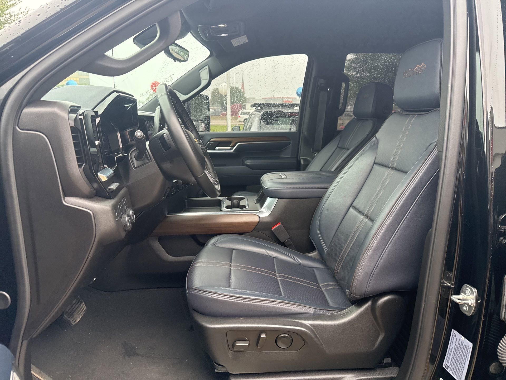 Used 2024 Chevrolet Silverado 2500 High Country w/ Technology Package image 7