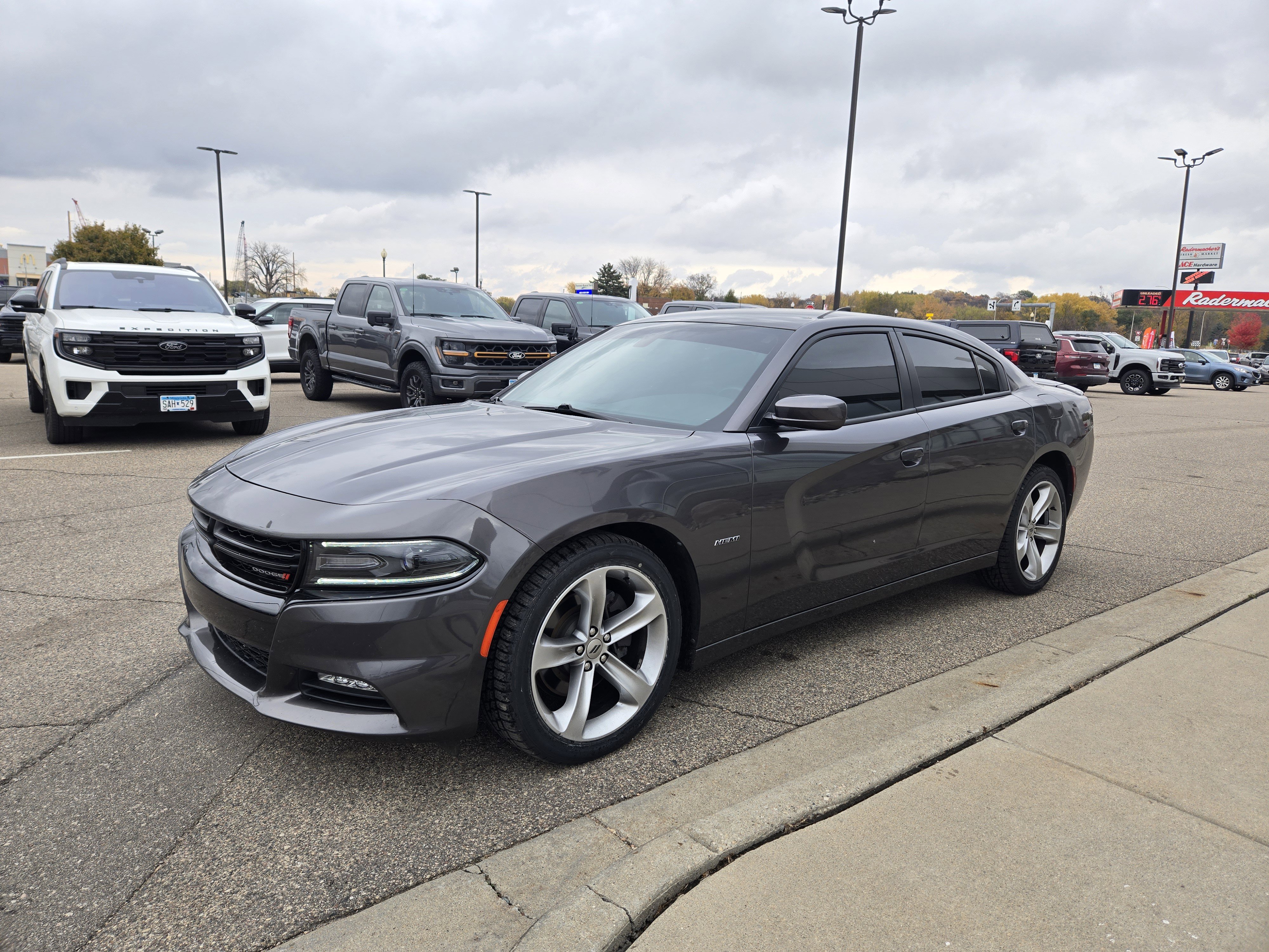 Used 2018 Dodge Charger R/T image 3