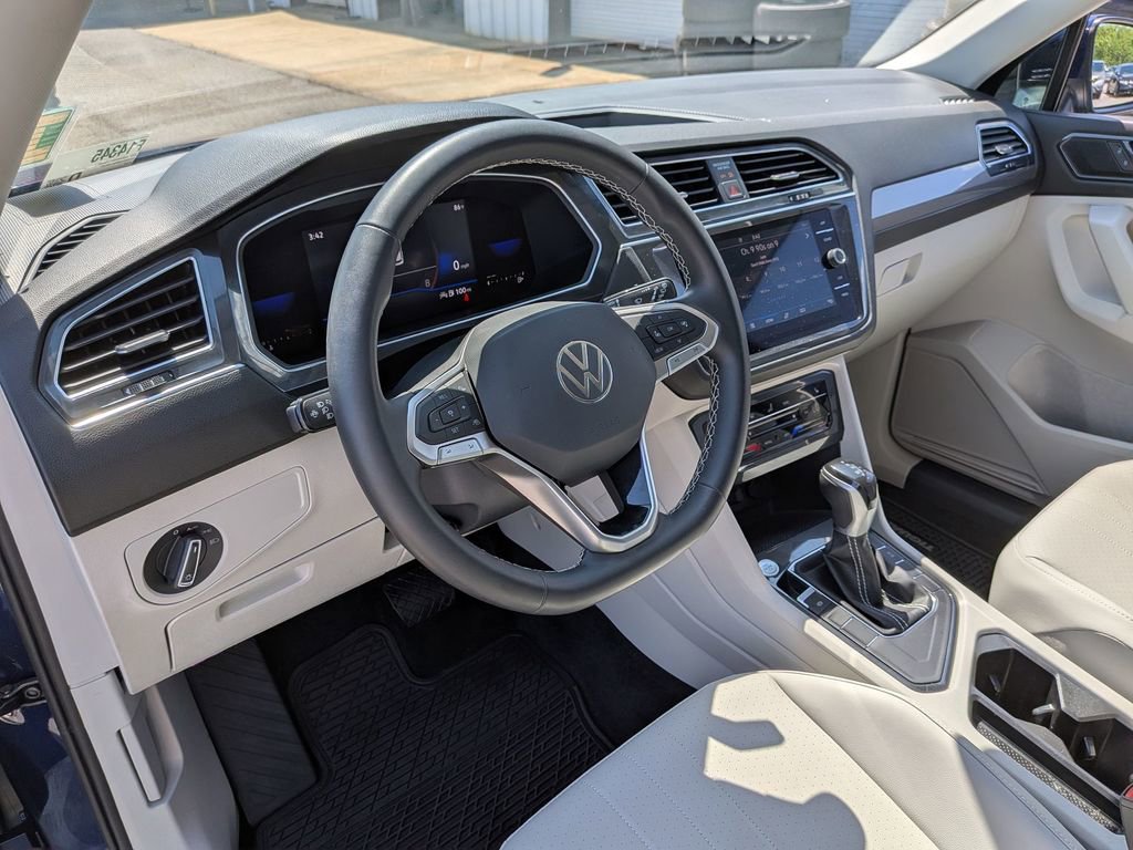 Used 2022 Volkswagen Tiguan SE FWD image 30