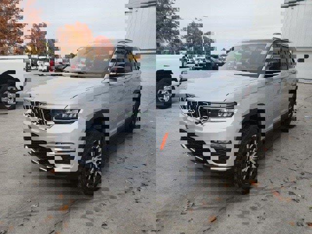 New 2025 Jeep Grand Cherokee Limited image 3