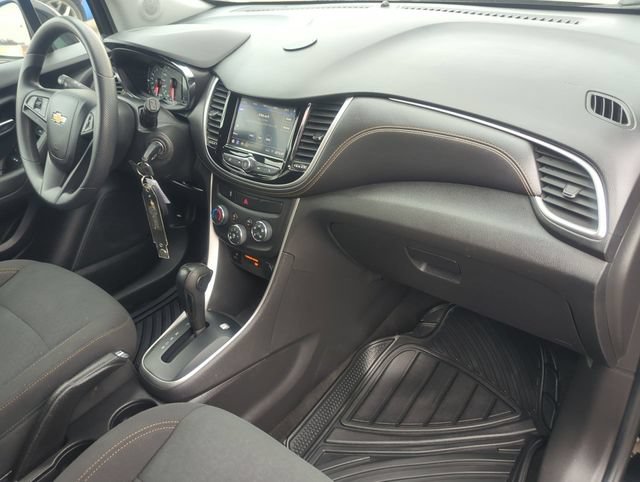 Used 2022 Chevrolet Trax LS w/ Tint and Cruise Package AWD/4WD image 26