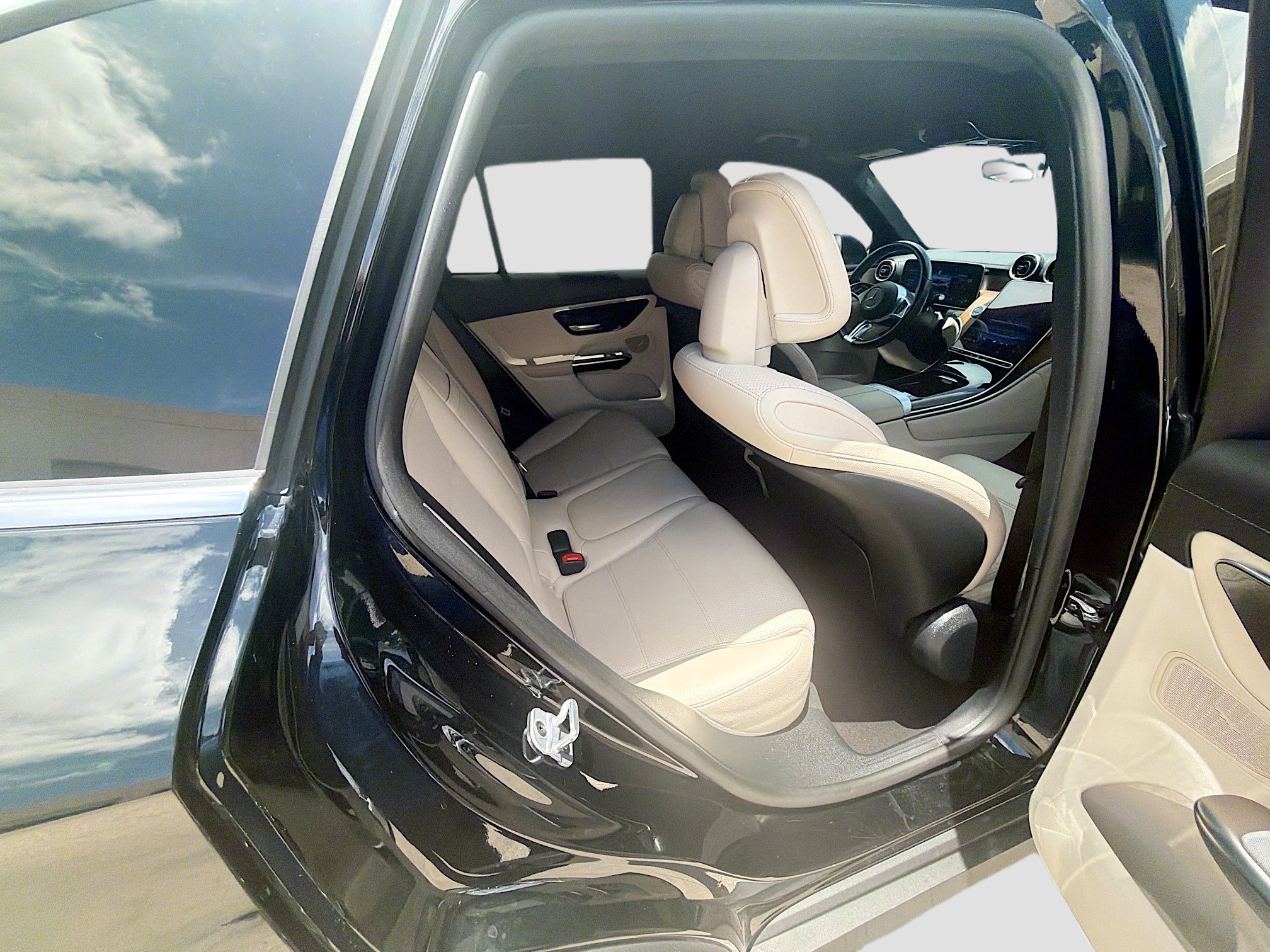 Used 2024 Mercedes-Benz GLC 300 image 28