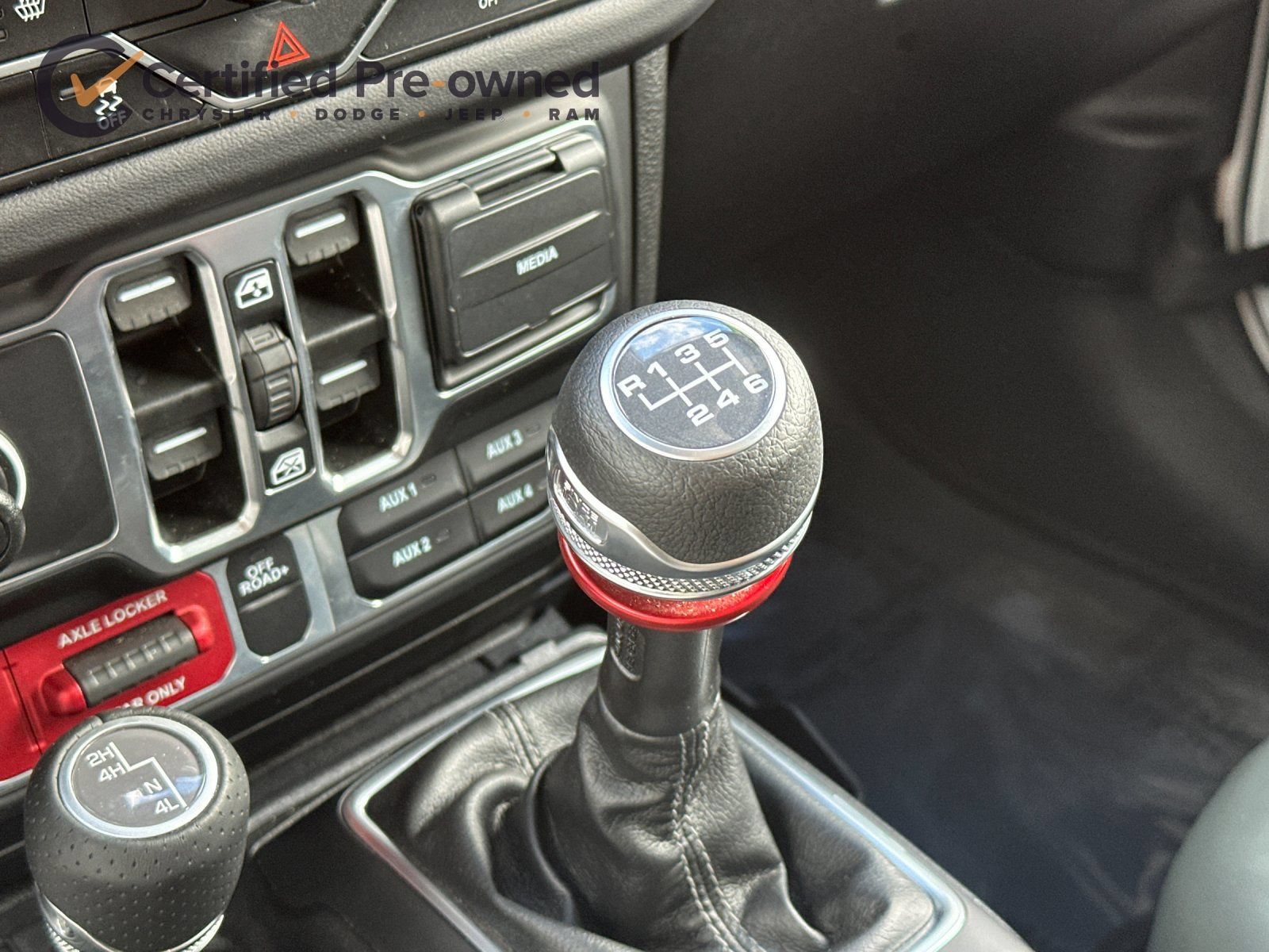 Used 2024 Jeep Gladiator Mojave AWD/4WD image 22