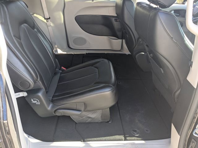 Used 2024 Chrysler Pacifica Touring-L image 23