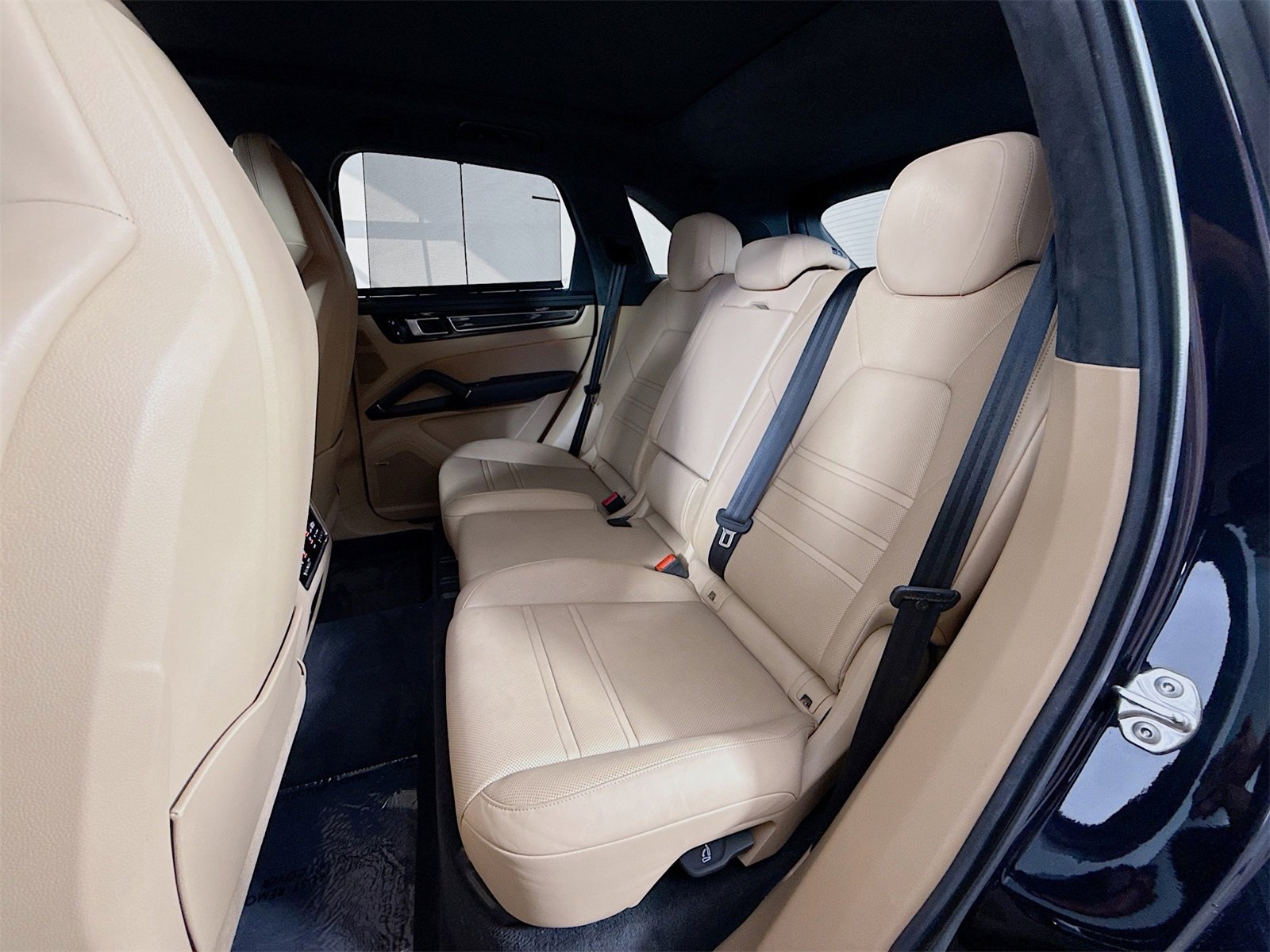 Certified 2022 Porsche Cayenne GTS image 18