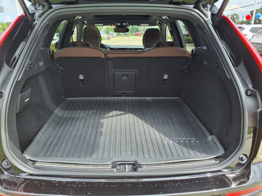 Used 2023 Volvo XC60 B5 Plus w/ Protection Package Premier FWD image 10