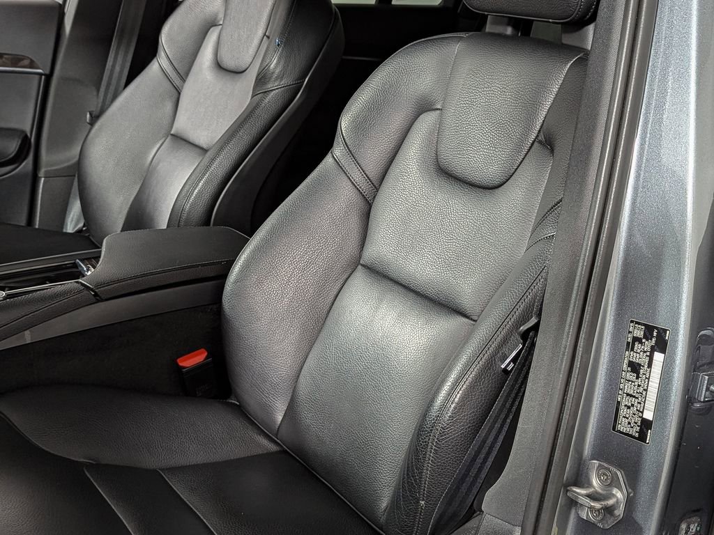 Used 2016 Volvo XC90 T6 Momentum w/ Momentum Plus Package image 18