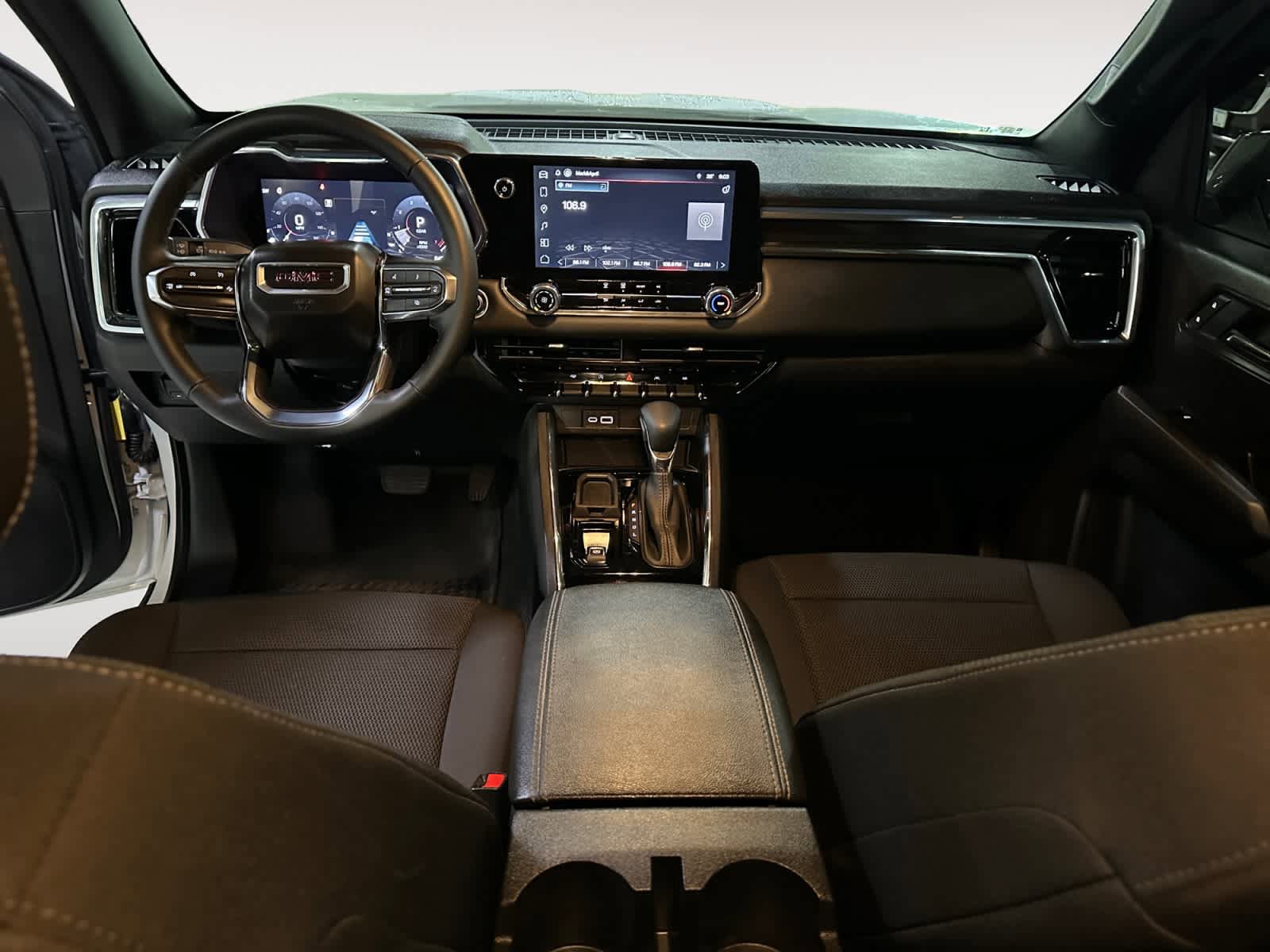 Used 2025 GMC Canyon Elevation image 14