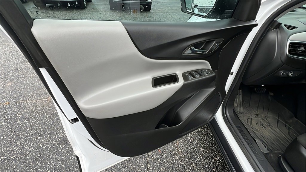 Used 2023 Chevrolet Equinox LS image 11