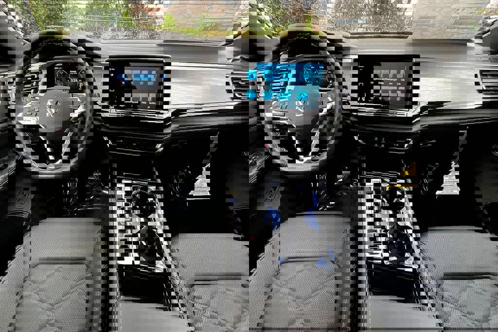 New 2025 Volkswagen Atlas Cross Sport SE image 15