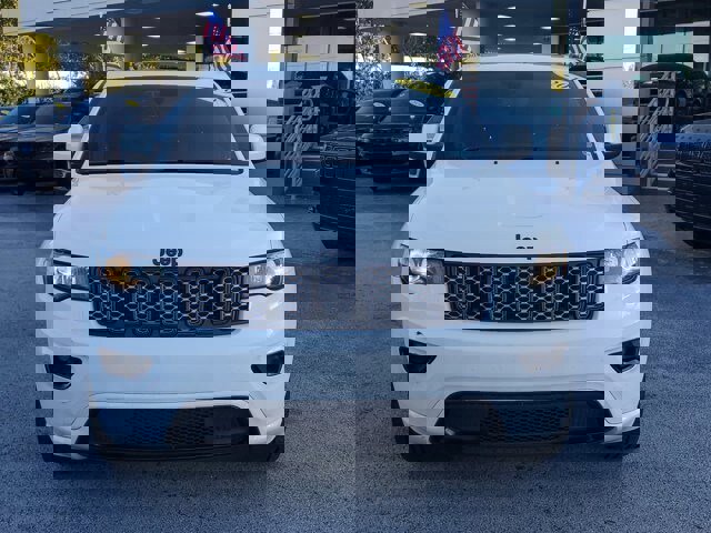 Used 2019 Jeep Grand Cherokee Altitude image 2