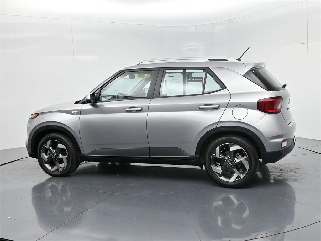 Used 2023 Hyundai Venue SEL image 5