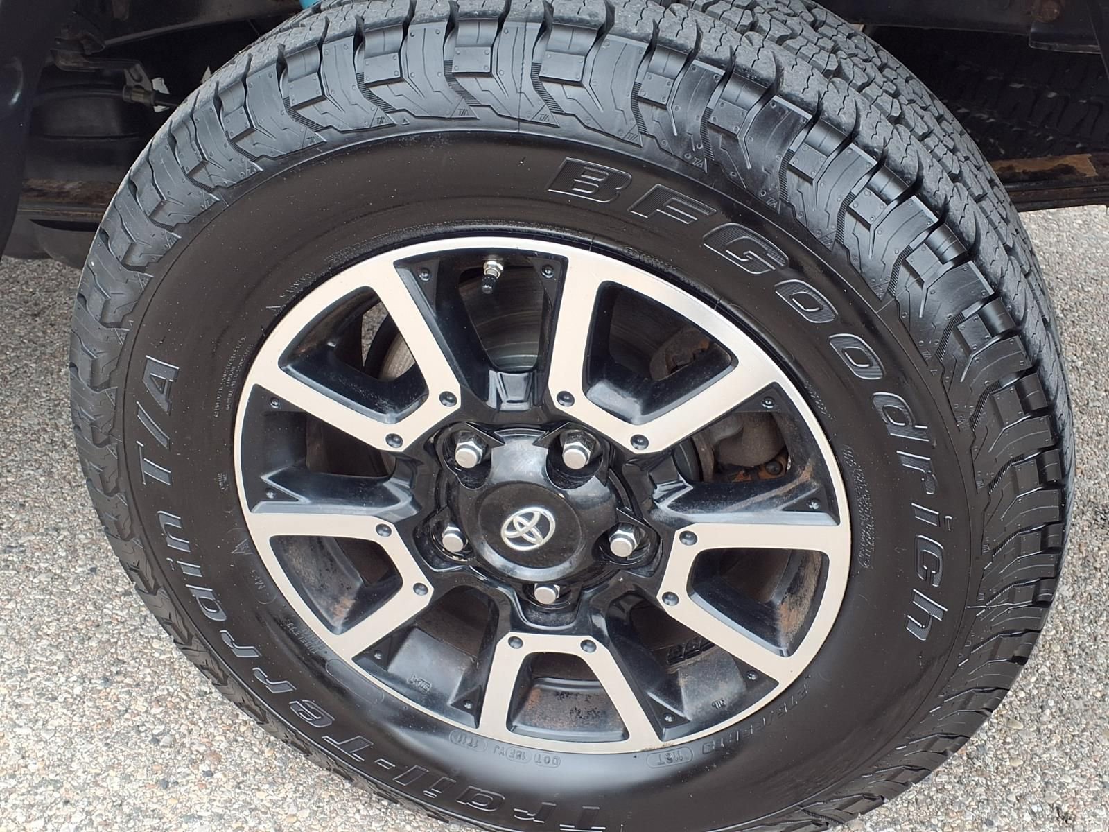 Used 2015 Toyota Tundra SR5 w/ TRD Off Road Package AWD/4WD image 9