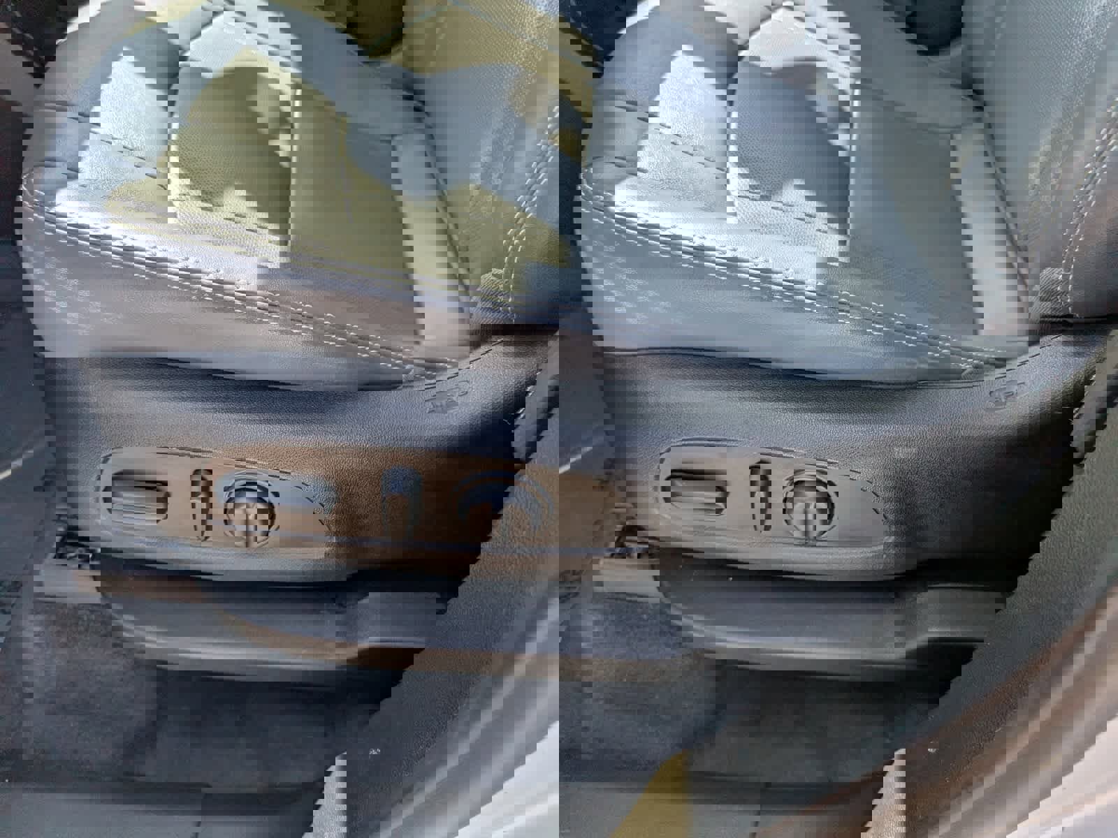 Certified 2021 Buick Enclave Essence w/ Sport Touring Edition image 23