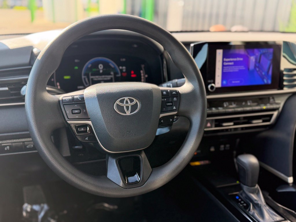 Used 2025 Toyota Camry LE FWD image 15