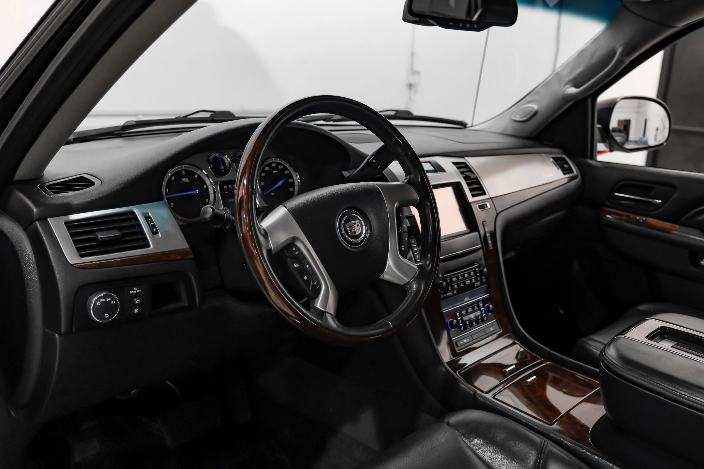 Used 2013 Cadillac Escalade EXT Premium AWD/4WD image 21